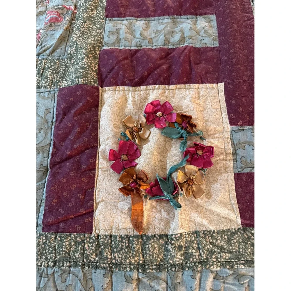 Vintage Handmade Patchwork Floral Quilt Burgundy Sage Green Ribbon Work Wreaths‎